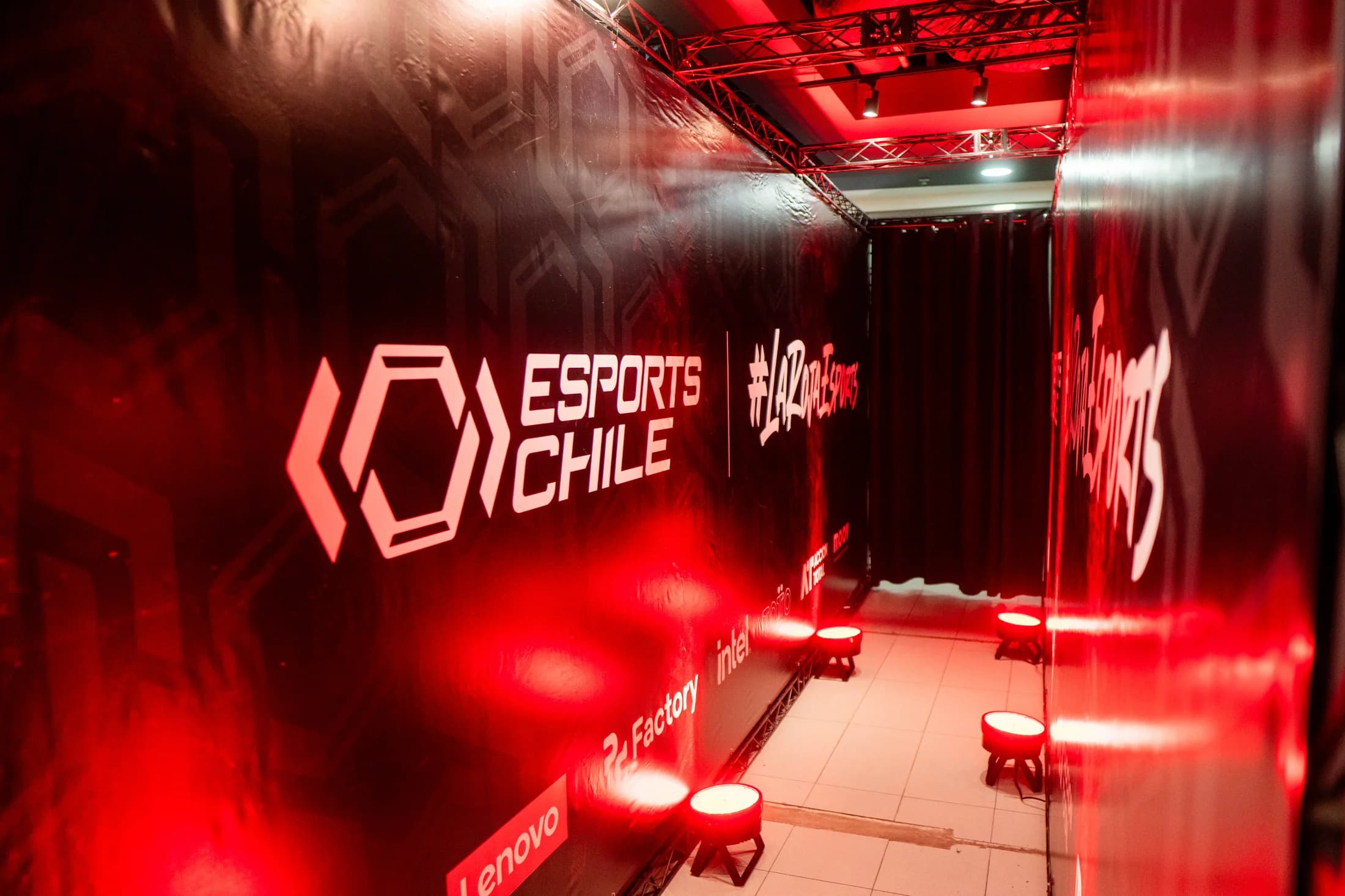 Túnel de entrada de Esports Chile en Chile National Series 2025